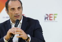 REF 2026: le patron de Stellantis assure ne pas envisager de fermeture d’usine en France dans les 5 ans à venir