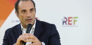 REF 2026: le patron de Stellantis assure ne pas envisager de fermeture d’usine en France dans les 5 ans à venir