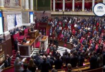 “La haine raciste tue” : l’Assemblée nationale observe une minute de silence en hommage à Pengo Bossio Wangi, tué lors de l’attentat raciste de Trappes