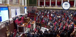 “La haine raciste tue” : l’Assemblée nationale observe une minute de silence en hommage à Pengo Bossio Wangi, tué lors de l’attentat raciste de Trappes “La haine raciste tue” : l’Assemblée nationale observe une minute de silence en hommage à Pengo Bossio Wangi, tué lors de l’attentat raciste de Trappes